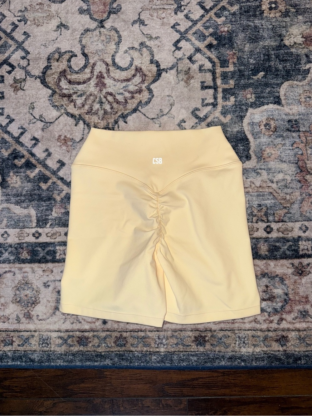 NWOT CSB CROP SHOP BOUTIQUE Invisible Scrunch Shorts 4” - Butter - Size small - Picture 6 of 7
